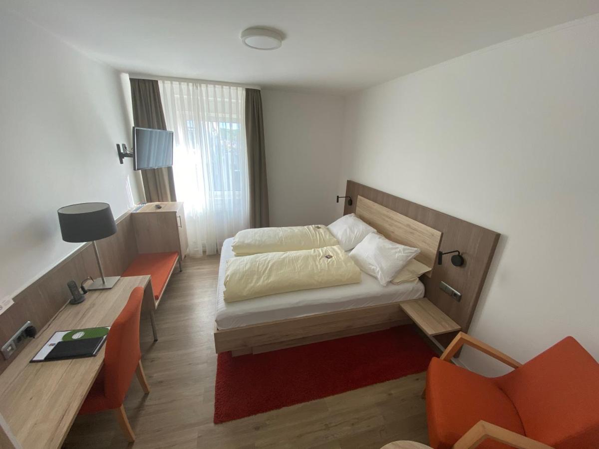 Hotel Am Schloss Darmstaedter Hof Бад-Гомбург-фор-дер-Гее Екстер'єр фото