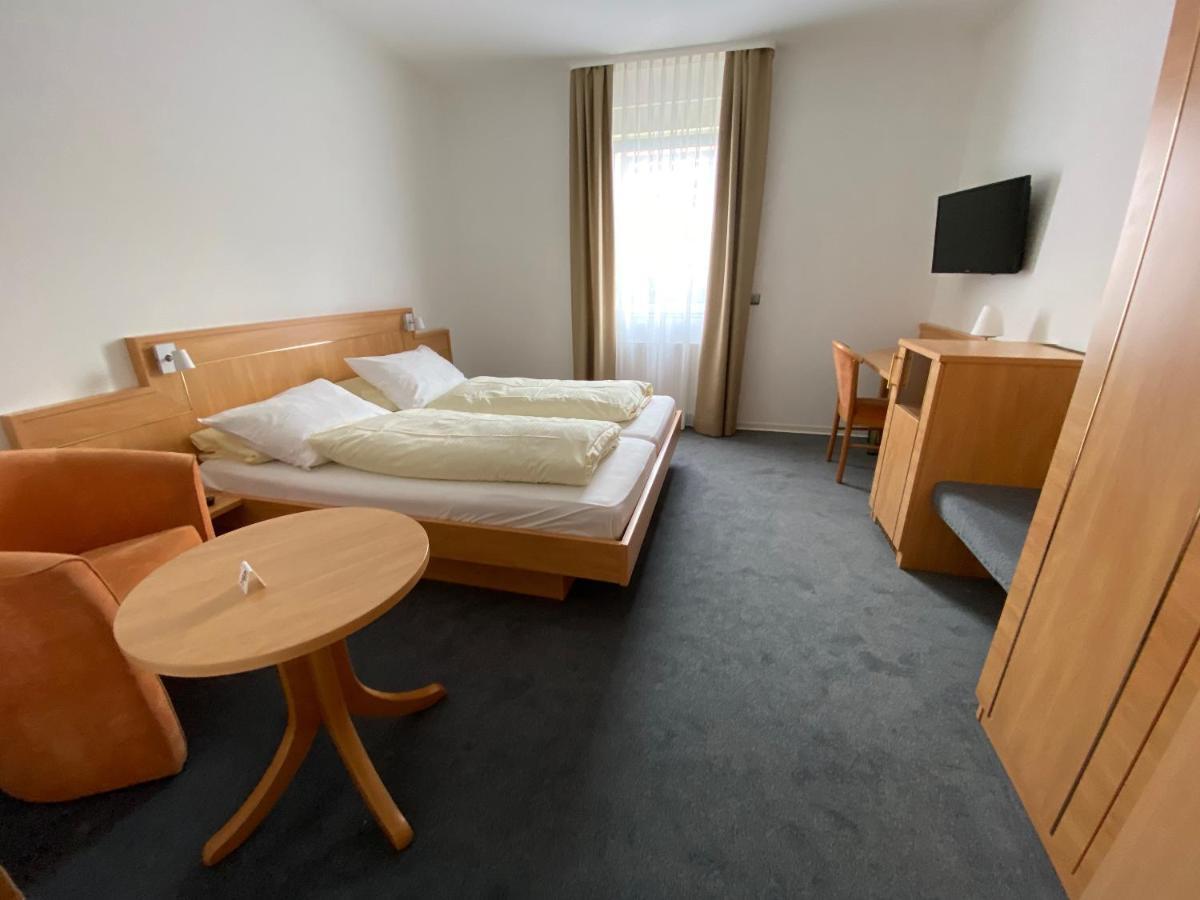 Hotel Am Schloss Darmstaedter Hof Бад-Гомбург-фор-дер-Гее Екстер'єр фото